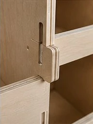 Detail spoja dvoch preglejkových dielov