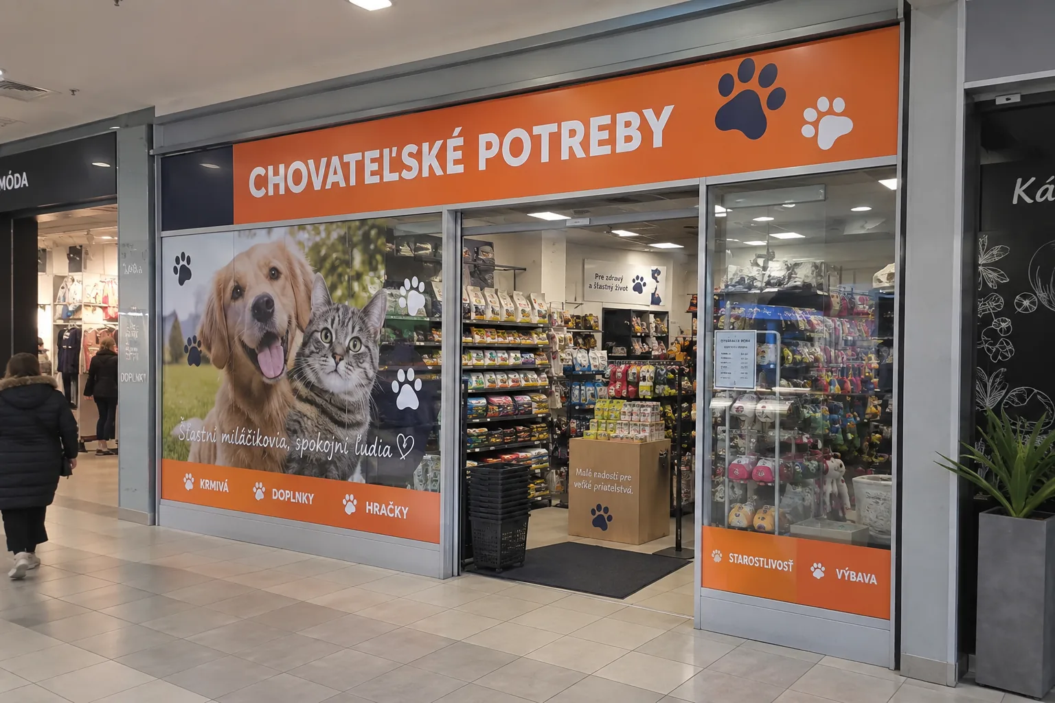 Ilustračná fotografia dokončeného označenia a polepov malej predajne chovateľských potrieb.
