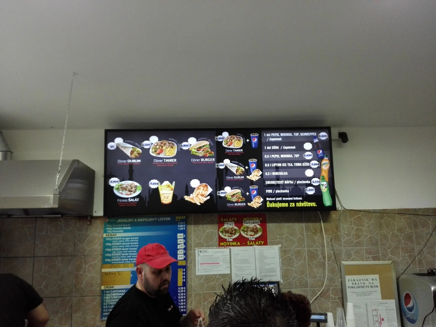 Svetelný panel s ponukou jedál v kebabovej prevádzke